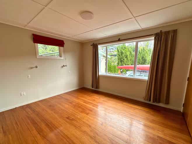 27 Seaview Crescent, Picton