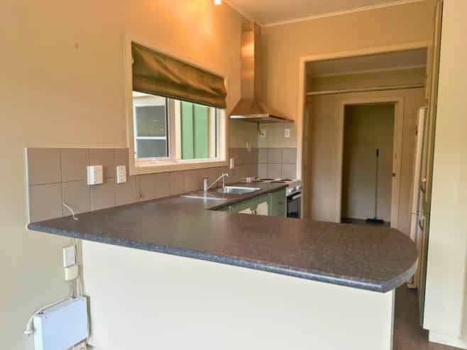 27 Seaview Crescent, Picton
