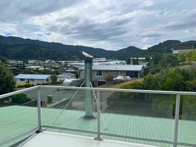 27 Seaview Crescent, Picton