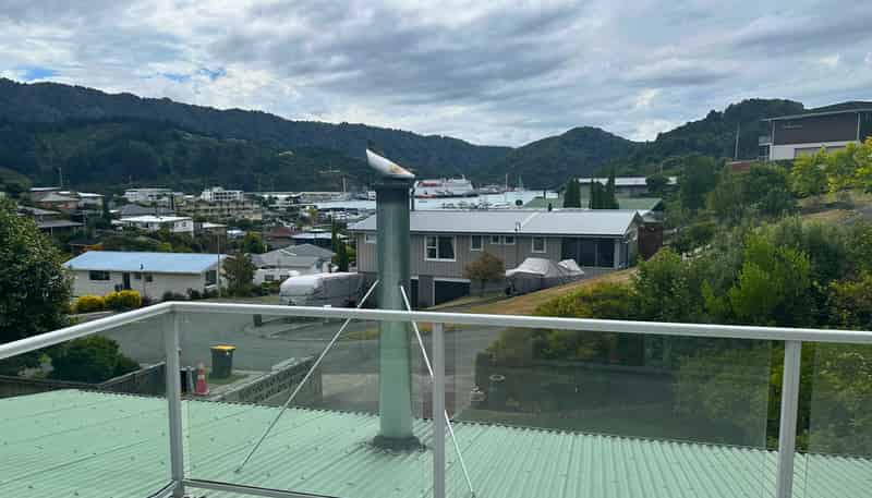 27 Seaview Crescent, Picton
