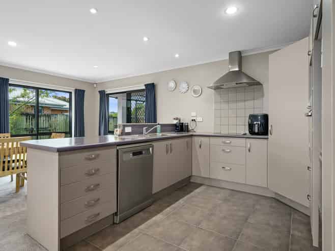 16 Oaklands Drive, Cambridge