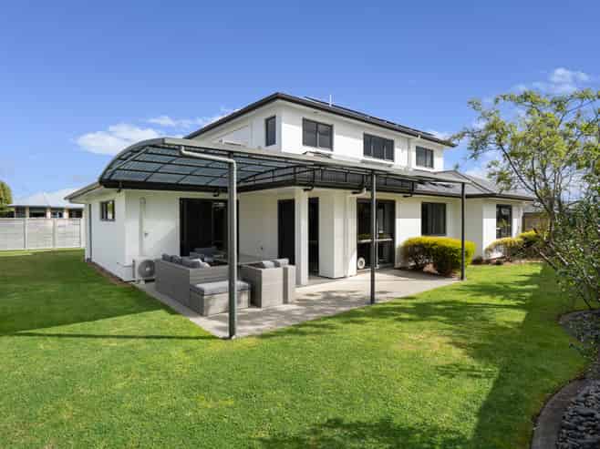 16 Oaklands Drive, Cambridge