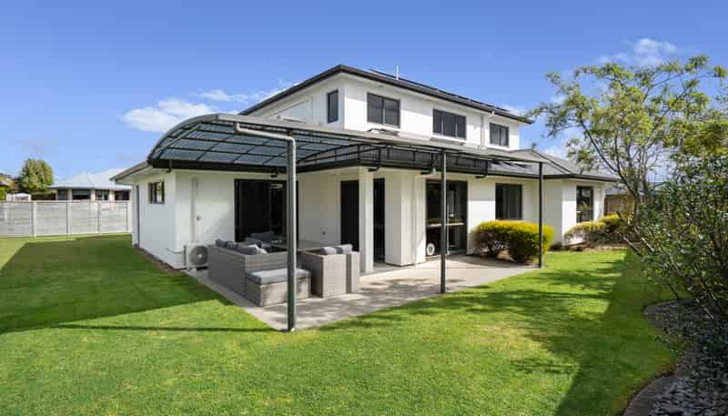 16 Oaklands Drive, Cambridge