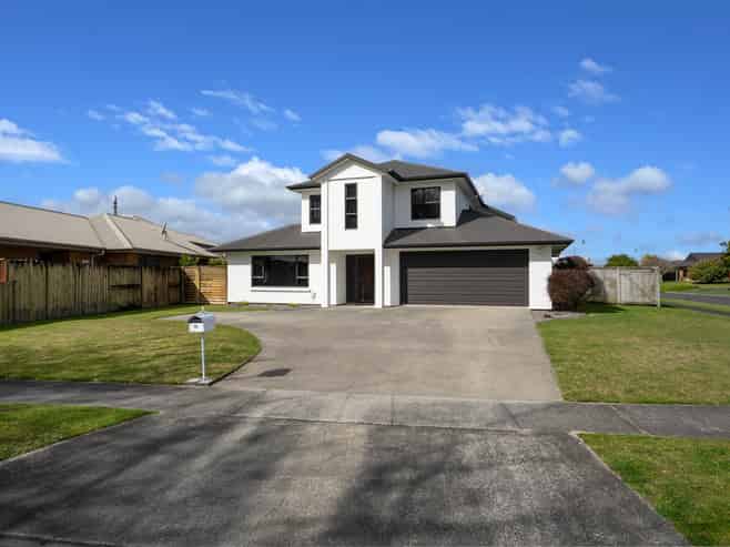 16 Oaklands Drive, Cambridge