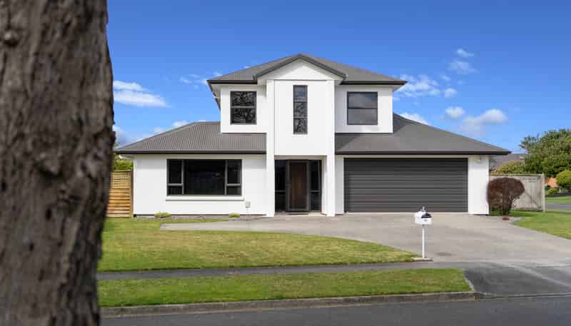 16 Oaklands Drive, Cambridge