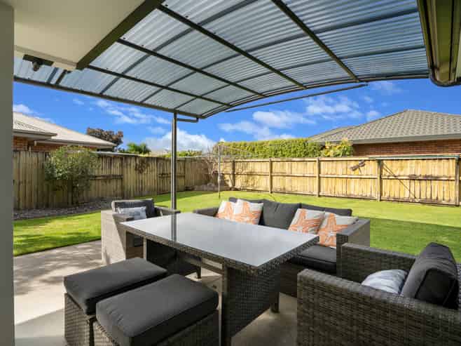 16 Oaklands Drive, Cambridge