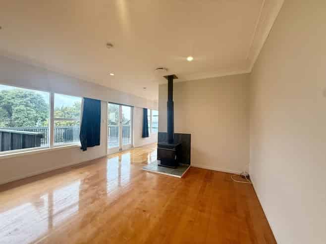 21 Warren Avenue, Three Kings