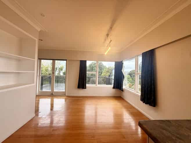 21 Warren Avenue, Three Kings