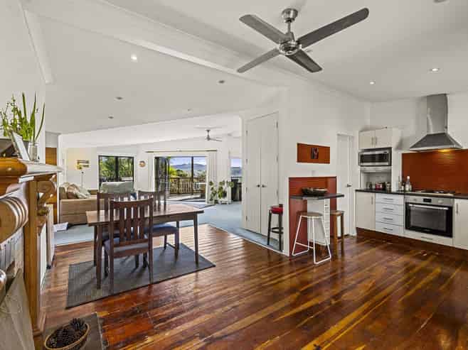 4 Bay View Road, Raglan