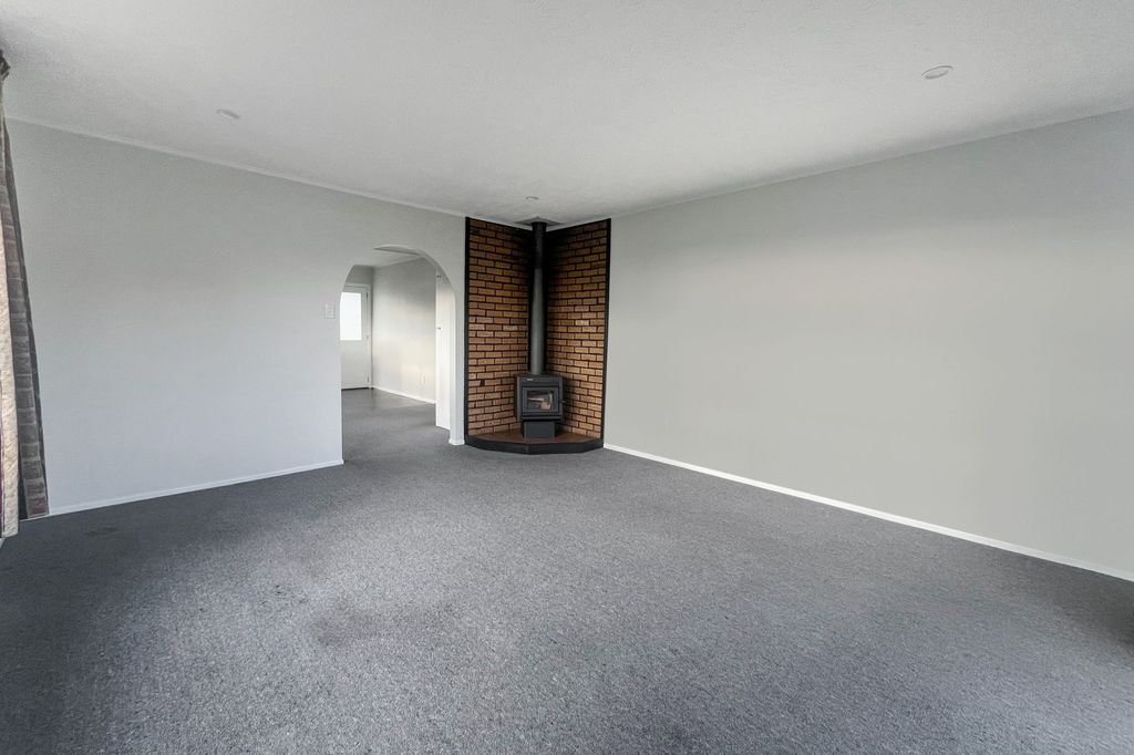 ASHBURTON, 3 BEDROOMS, FIREPLACE 3
