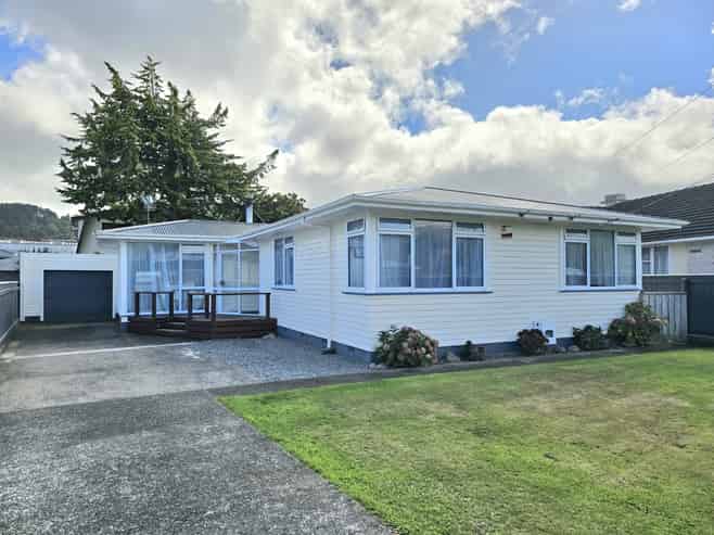 5 Holyoake Crescent, Avalon