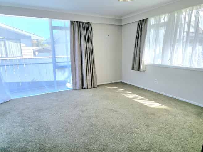 5 Holyoake Crescent, Avalon