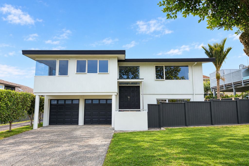 Immaculate Beachside Home – Unbeatable Takapuna Location 1