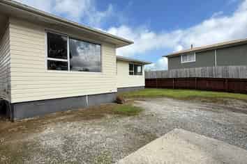 80 Windrush Close, Mangere