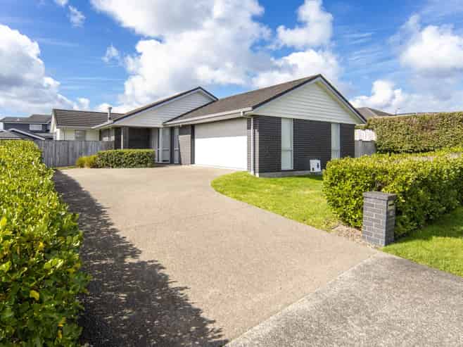 102 Pohutukawa Parade, Riverhead