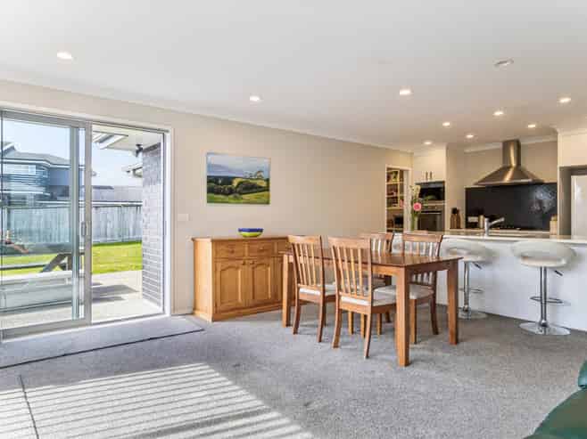 102 Pohutukawa Parade, Riverhead
