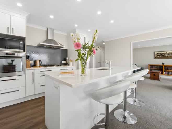 102 Pohutukawa Parade, Riverhead