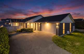 102 Pohutukawa Parade, Riverhead