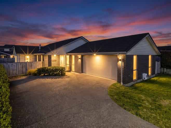 102 Pohutukawa Parade, Riverhead