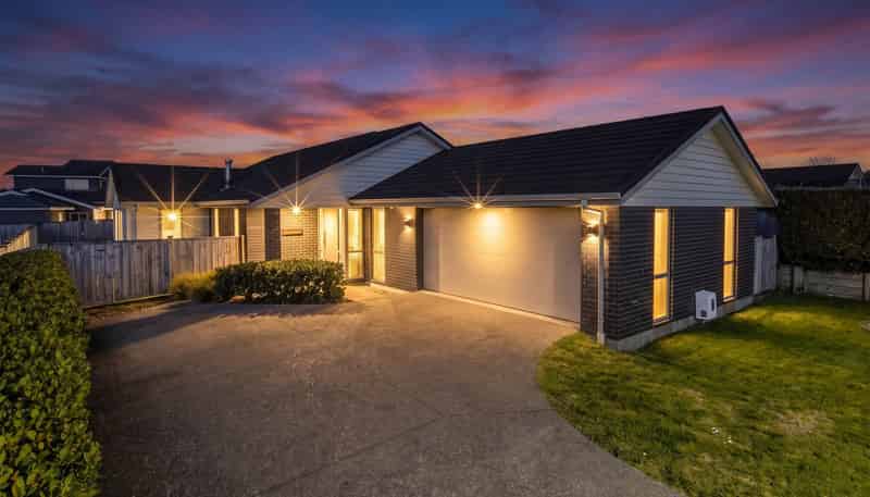 102 Pohutukawa Parade, Riverhead