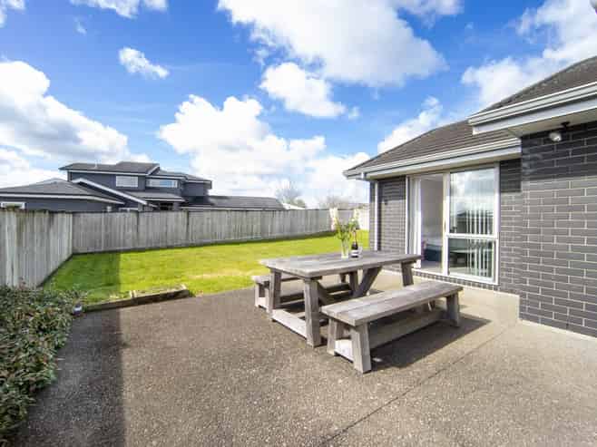 102 Pohutukawa Parade, Riverhead