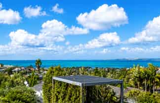 211 East Coast Road, Castor Bay