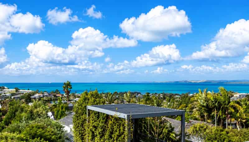 211 East Coast Road, Castor Bay