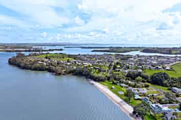 24E McLarin Road, Glenbrook