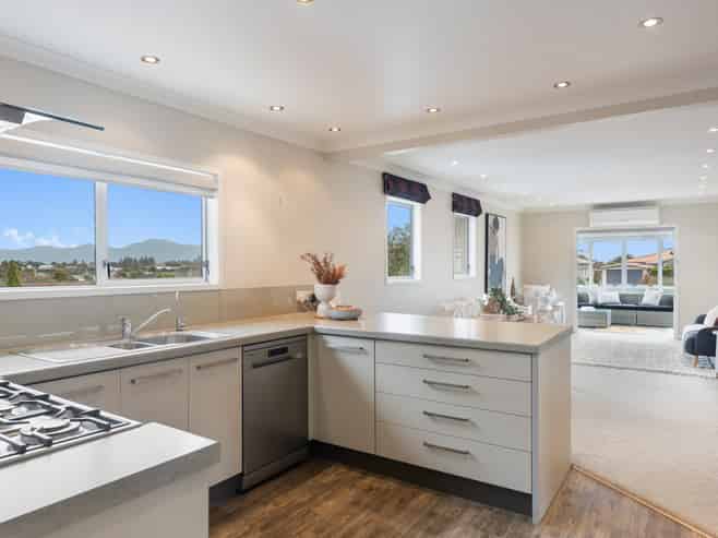 12 Gavin Road, Raumati Beach