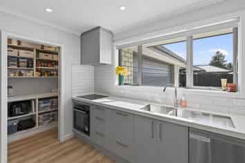 32 Geoff Geering Drive, Netherby