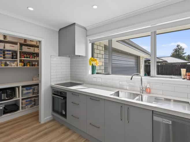 32 Geoff Geering Drive, Netherby