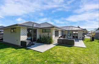 32 Geoff Geering Drive, Netherby