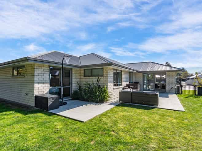32 Geoff Geering Drive, Netherby