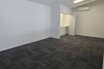 First floor office on Glasgow