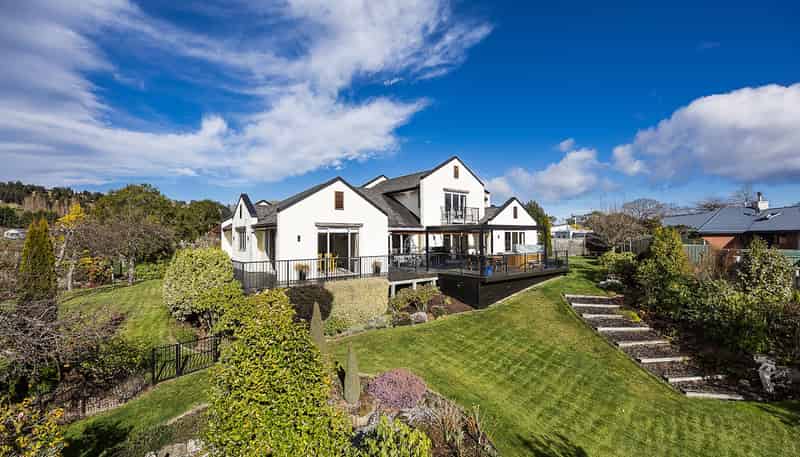 17 Orchard Grove, East Taieri