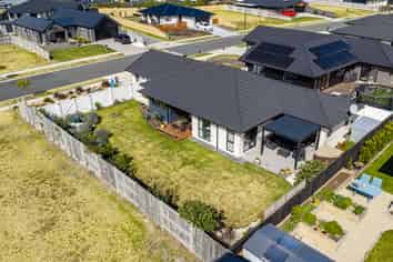 4 Te Taniwha Road, One Tree Point