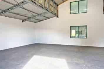 160M² NEWLY RENOVATED SPACE FOR LEASE
