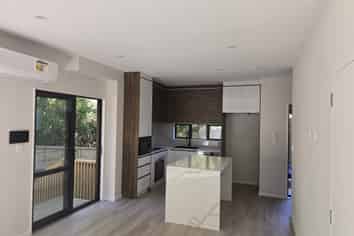 6/6 SEALY ROAD, Torbay