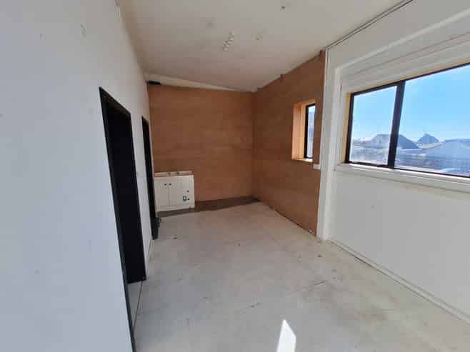 Retail option - Moturoa