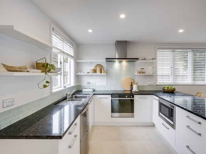 2/8 Meeanee Quay, Westshore
