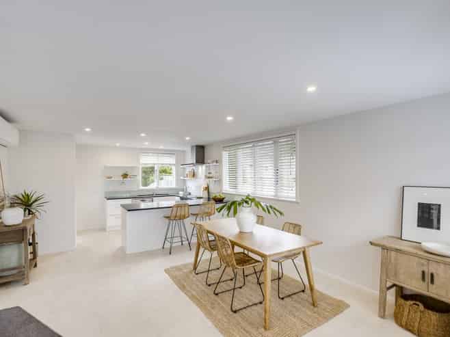2/8 Meeanee Quay, Westshore