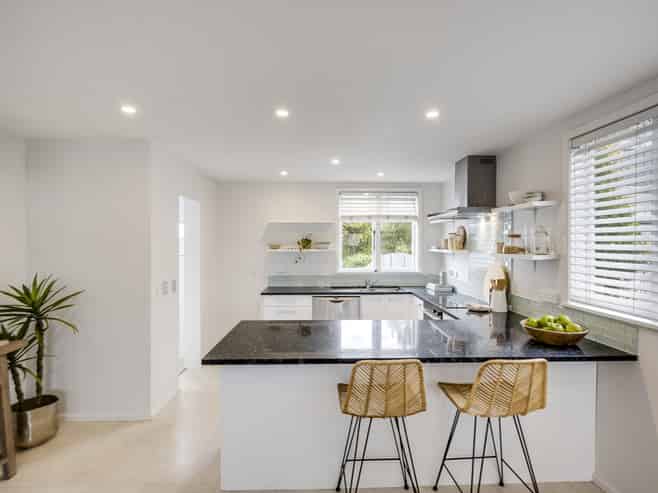 2/8 Meeanee Quay, Westshore