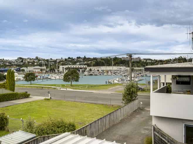 2/8 Meeanee Quay, Westshore