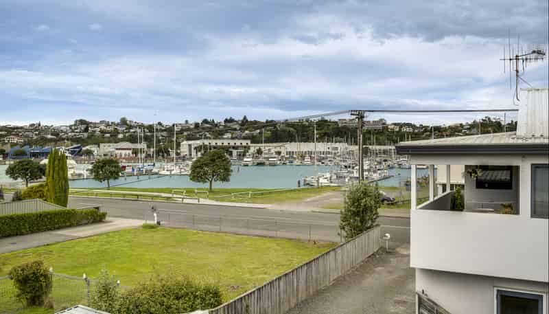 2/8 Meeanee Quay, Westshore