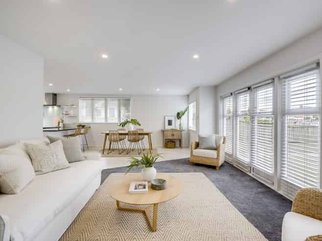 2/8 Meeanee Quay, Westshore
