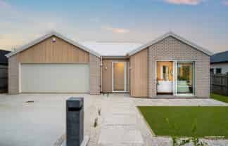 21 Tahuna Minhinnick Drive, Glenbrook