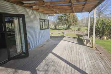 993  Pourerere Road, Omakere