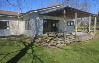 993  Pourerere Road, Omakere