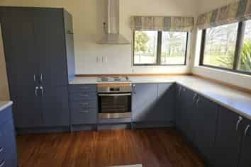 993  Pourerere Road, Omakere