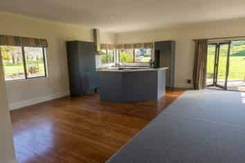 993  Pourerere Road, Omakere
